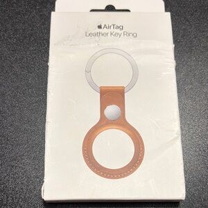 Apple AirTag Leather Key Ring in Saddle Brown